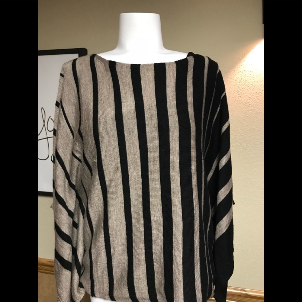 Ya Arcrylic & Cotton Opened Slit Tunic Top!